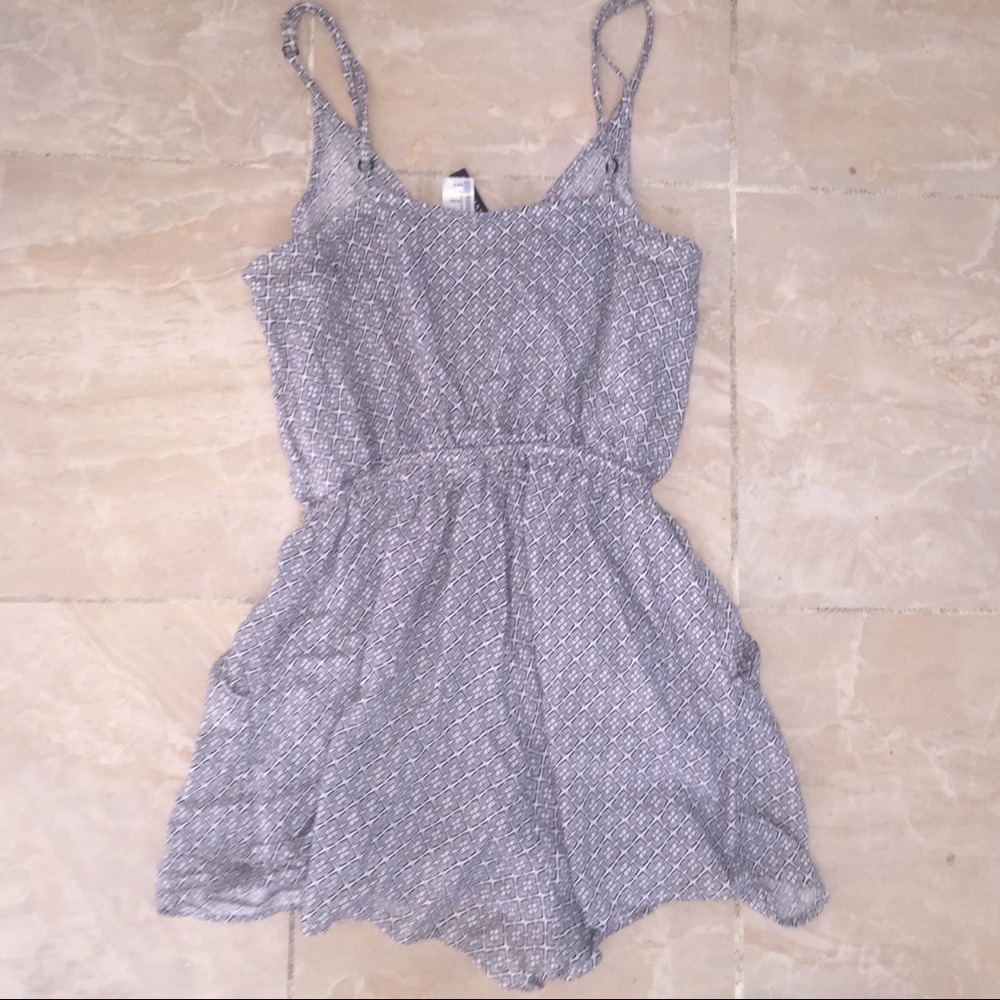 H&M Patterned Romper - Picture 2 of 3